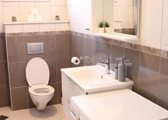 Mateo Apartment Split