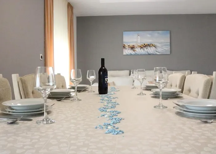 Mateo Apartment Split