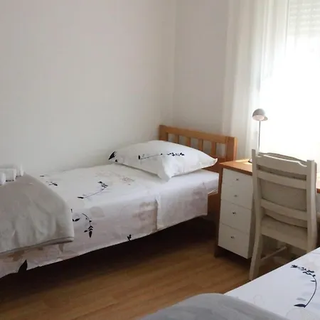 Mateo Apartment Split